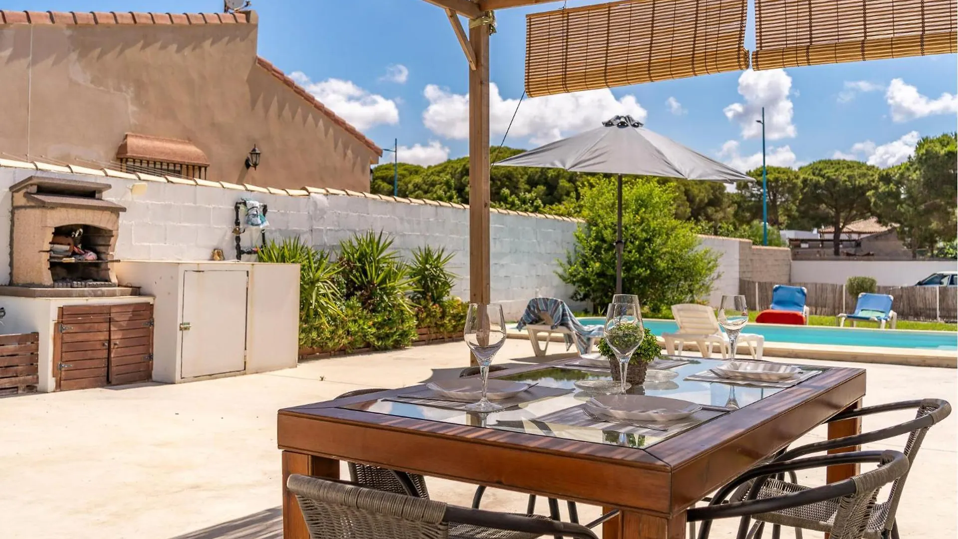 Stunning Home In Chiclana De La Frontera