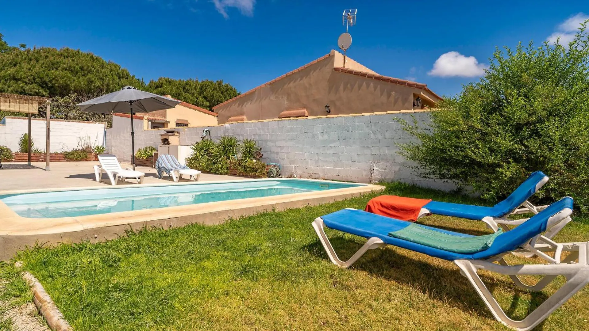 Holiday home Stunning Home In Chiclana De La Frontera
