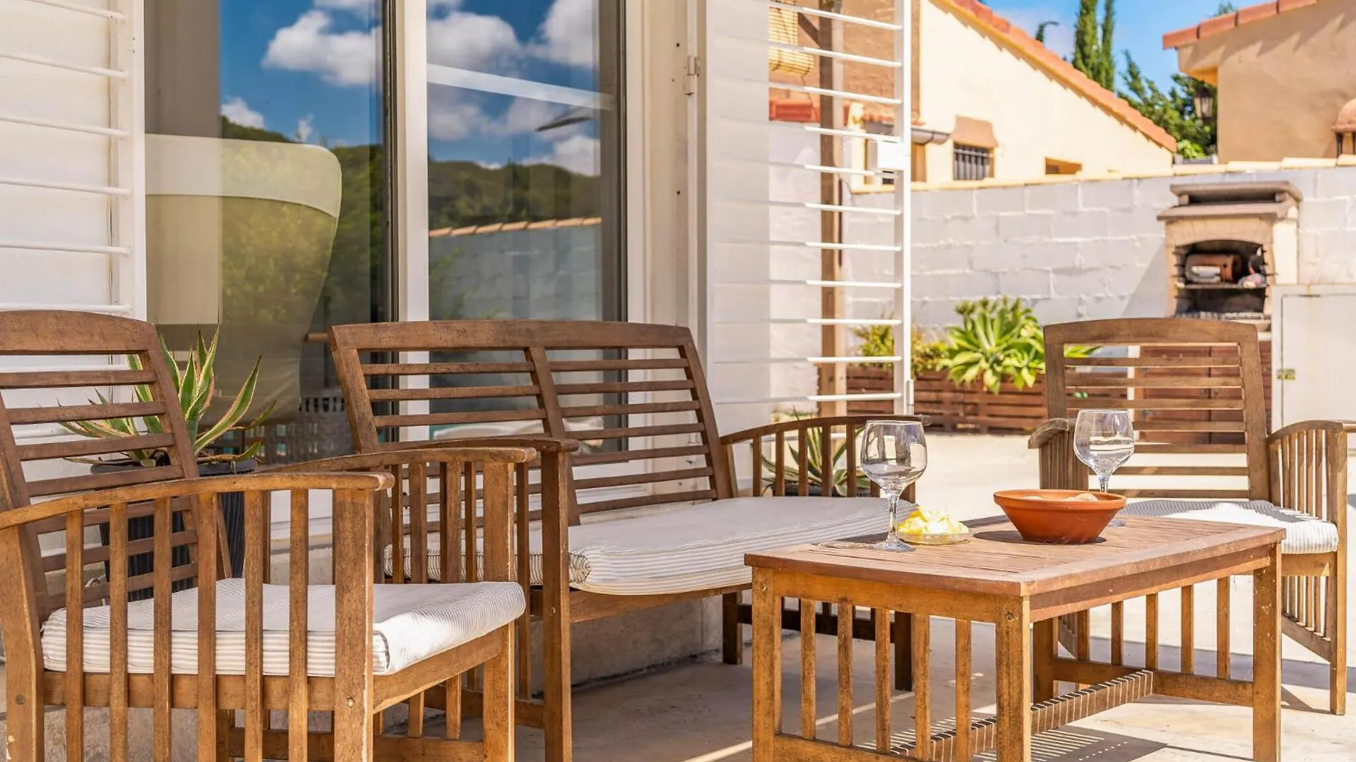 Stunning Home In Chiclana De La Frontera Spain